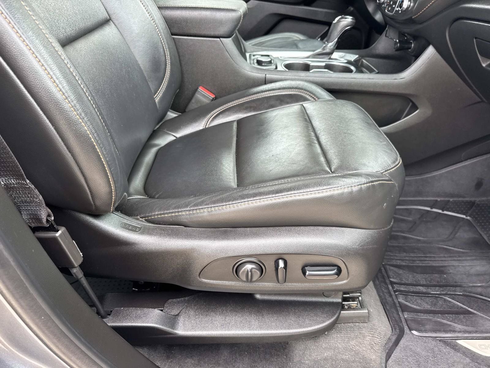 Used 2019 Chevrolet Traverse LT w/ LPO, Floor Liner Package FWD image 11