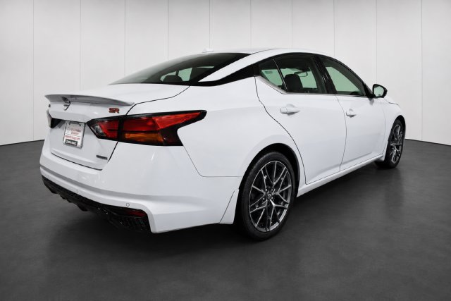 Certified 2024 Nissan Altima 2.0 SR FWD image 4