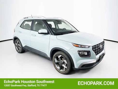 Used 2025 Hyundai Venue SEL FWD image 1