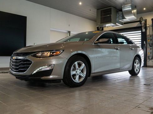 Used 2024 Chevrolet Malibu LT image 3