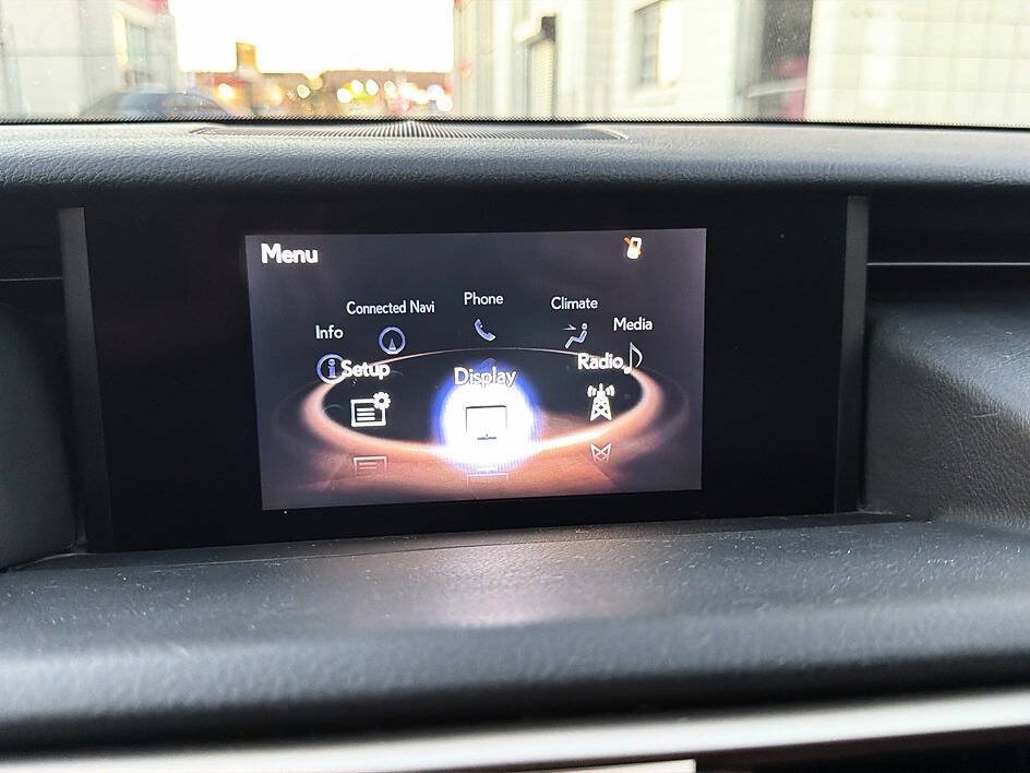 Used 2020 Lexus IS 350 F Sport w/ F Sport Package RWD image 10