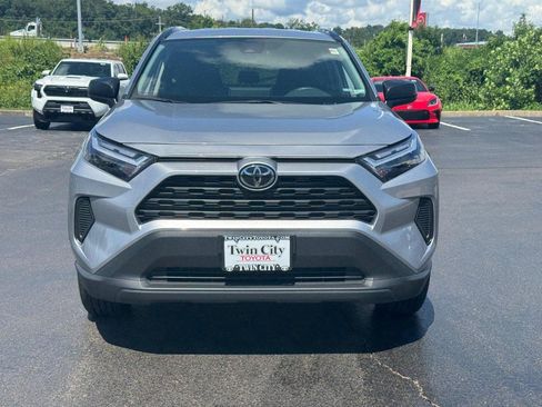 Used 2025 Toyota RAV4 LE AWD/4WD image 10
