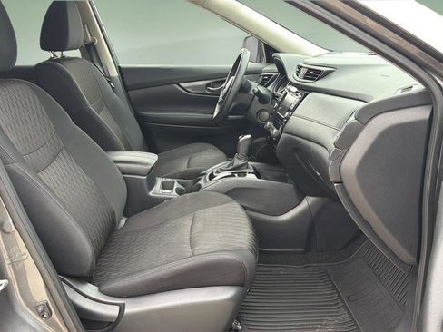 Used 2020 Nissan Rogue SV FWD image 11