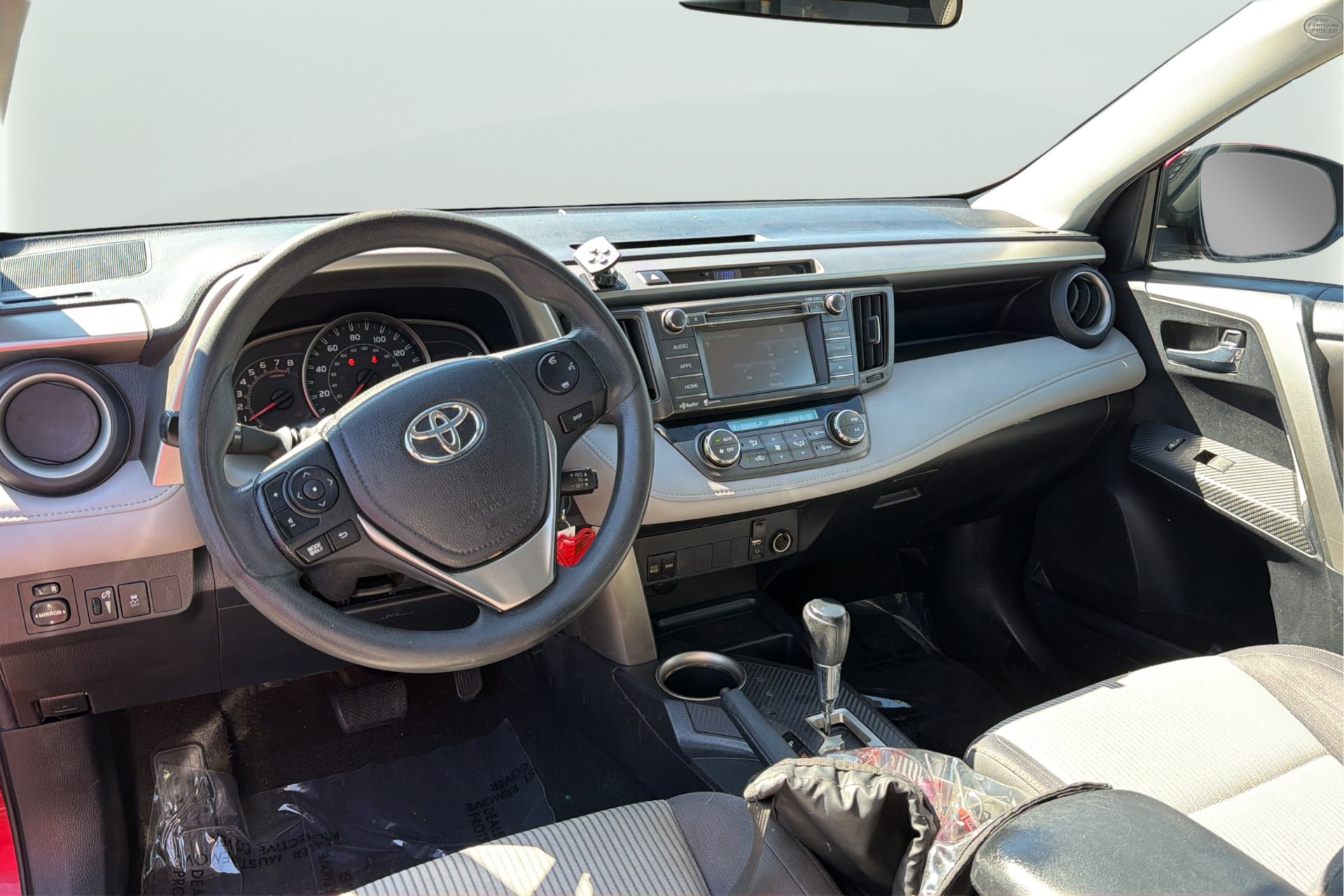 Used 2015 Toyota RAV4 XLE FWD image 14