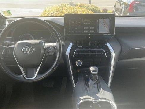 Used 2022 Toyota Venza XLE image 31
