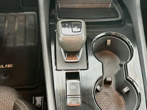 Used 2025 Nissan Rogue SV FWD image 16