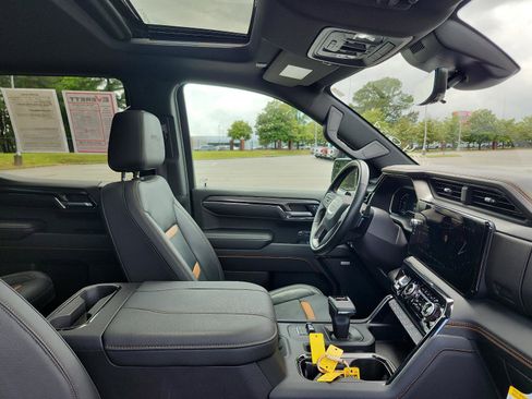 Certified 2024 GMC Sierra 1500 AT4 w/ Technology Package AWD/4WD image 9