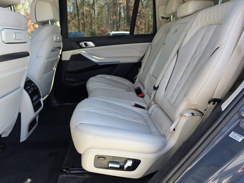 Used 2024 BMW X7 xDrive40i w/ Executive Package image 16