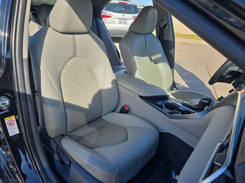 Used 2018 Toyota Camry SE image 10