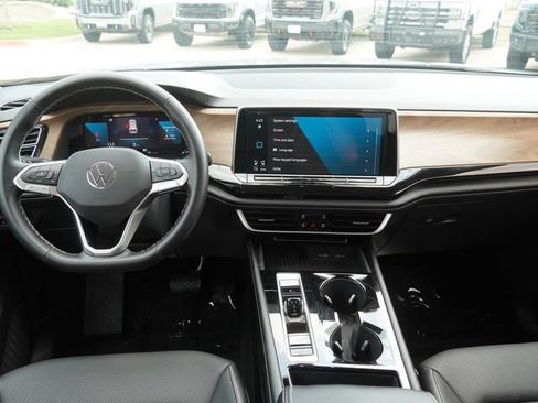 Used 2026 Volkswagen Atlas SE FWD image 16