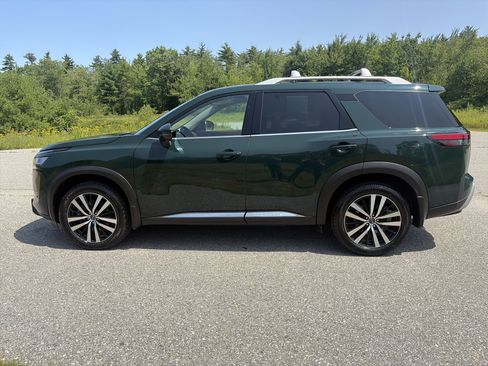 Certified 2024 Nissan Pathfinder Platinum AWD/4WD image 8