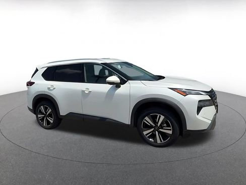 Used 2026 Nissan Rogue SL FWD image 2