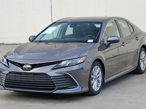 Used 2021 Toyota Camry LE FWD image 41