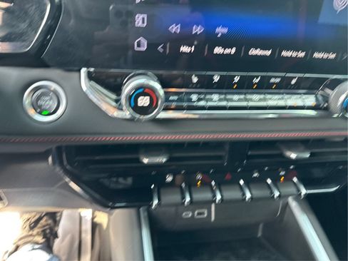 Used 2023 Chevrolet Colorado Z71 w/ Z71 Convenience Package 2 AWD/4WD image 15