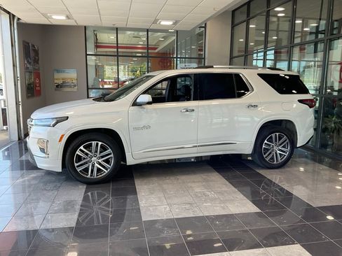 Used 2023 Chevrolet Traverse High Country AWD/4WD image 3