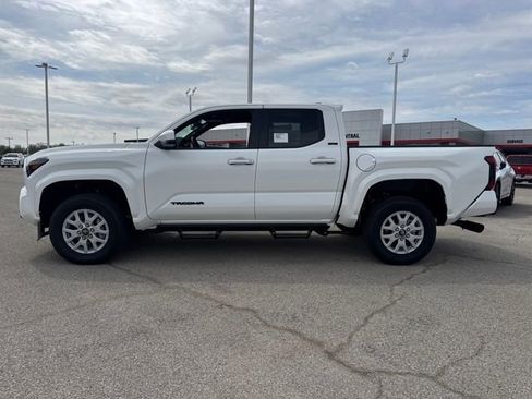 New 2026 Toyota Tacoma SR5 image 3