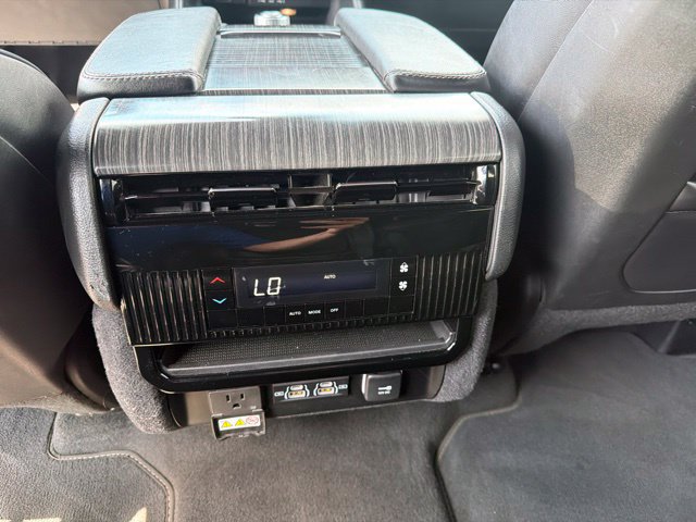 Used 2024 Jeep Wagoneer Series II AWD/4WD image 19