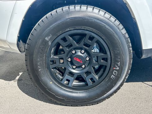 Used 2024 Toyota 4Runner SR5 image 10