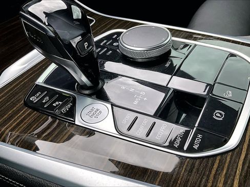 Used 2019 BMW X5 xDrive50i w/ M Sport Package image 33