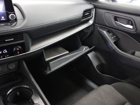 Used 2025 Nissan Rogue SV FWD image 22