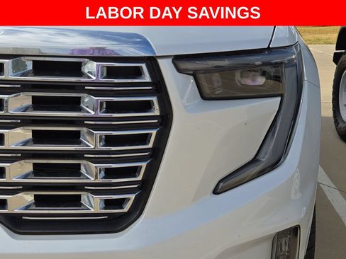 Used 2025 GMC Acadia Denali w/ Super Cruise Package FWD image 10