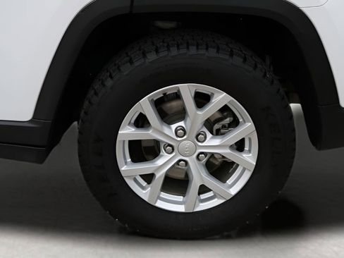 Used 2023 Jeep Grand Cherokee Limited w/ Trailer Tow Prep Group (B) AWD/4WD image 9