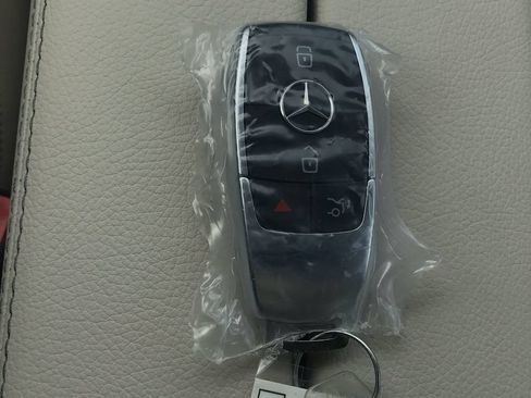 Used 2023 Mercedes-Benz GLB 250 image 27