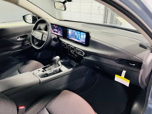 New 2026 Nissan Sentra SR w/ Floor Mat Package FWD image 33