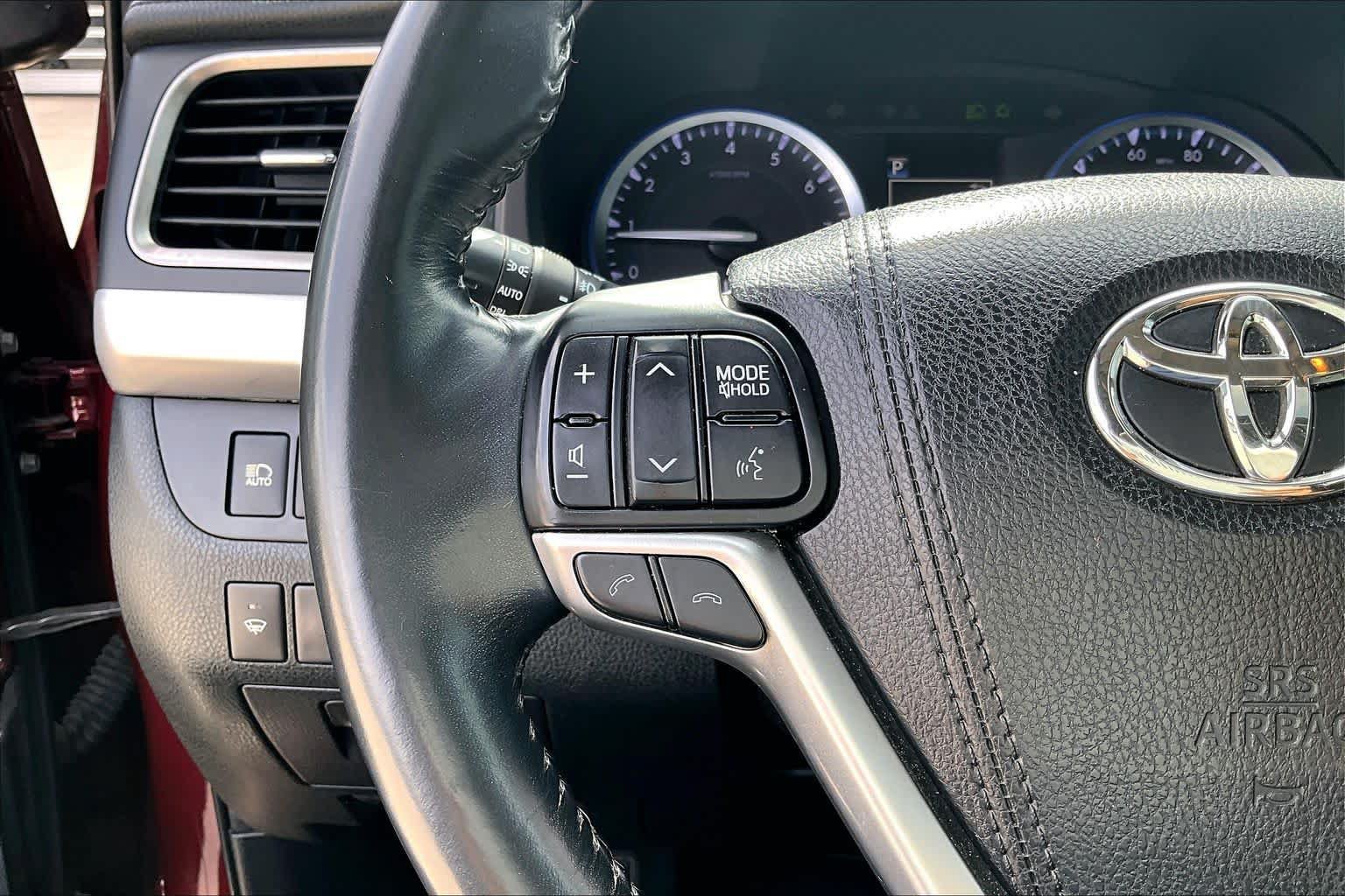 Used 2017 Toyota Highlander XLE FWD image 22