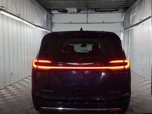 Used 2024 Chrysler Pacifica Limited FWD image 12