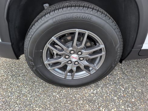 Used 2025 GMC Acadia Elevation FWD image 10