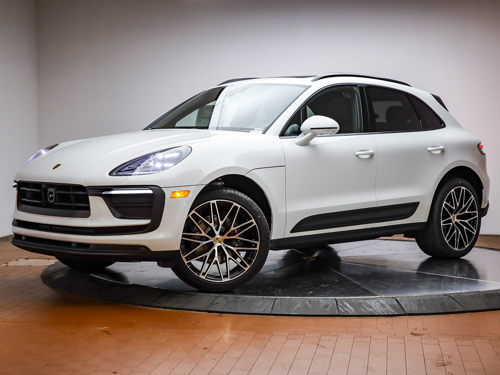 Certified 2026 Porsche Macan AWD/4WD image 1