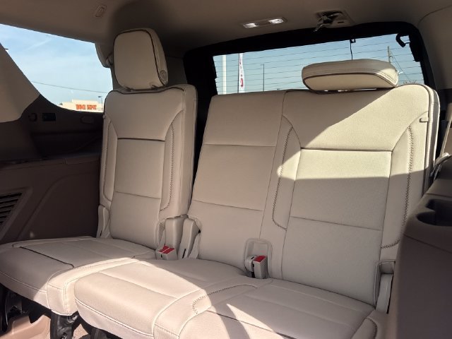 Used 2024 GMC Yukon Denali w/ Advanced Technology Package AWD/4WD image 12
