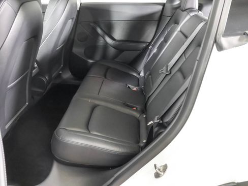 Used 2022 Tesla Model Y Long Range image 34