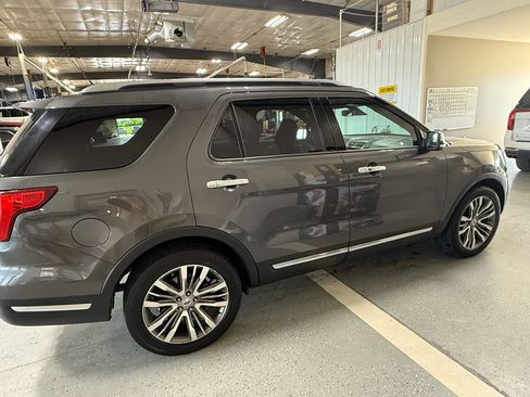 Used 2018 Ford Explorer Platinum AWD/4WD image 7