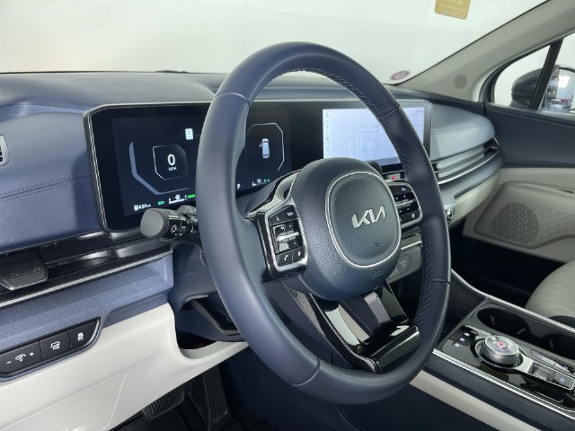 Used 2026 Kia Carnival SX FWD image 28
