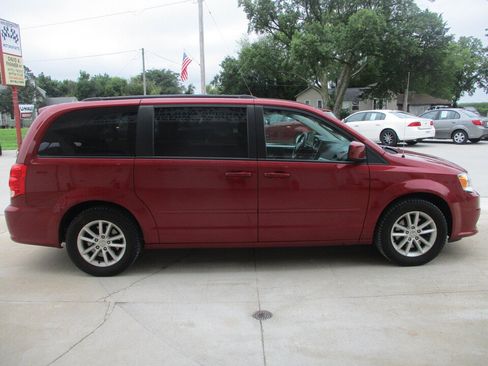 Used 2015 Dodge Grand Caravan SXT w/ Security Group FWD image 2