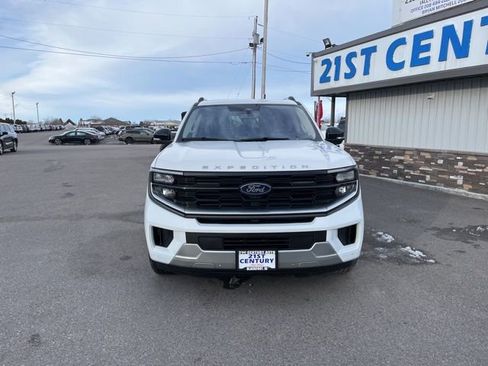 Used 2025 Ford Expedition Max Platinum AWD/4WD image 2