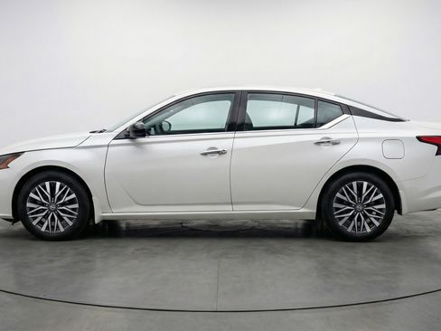 Used 2025 Nissan Altima 2.5 SV image 5