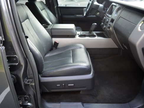 Used 2017 Ford Expedition XLT w/ Equipment Group 202A image 22