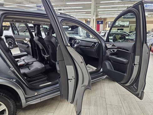 Used 2016 Volvo XC90 T6 Momentum w/ Momentum Plus Package AWD/4WD image 17