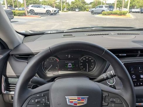 Used 2023 Cadillac XT4 Premium Luxury FWD image 31