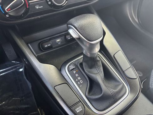 Used 2025 Kia Soul LX w/ LX Technology Package FWD image 40