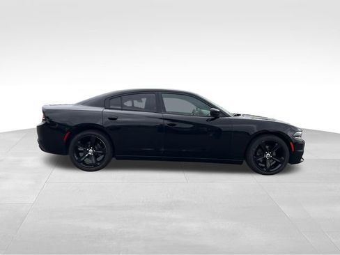 Used 2017 Dodge Charger SE w/ Popular Equipment Group RWD image 6