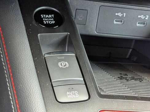 New 2025 Nissan Kicks SR image 25