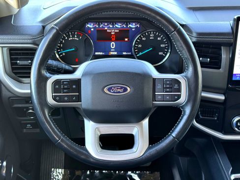 Used 2022 Ford Expedition XLT image 22