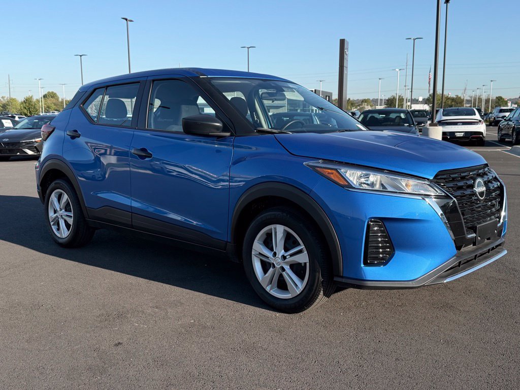 Used 2025 Nissan Kicks Play S FWD image 3