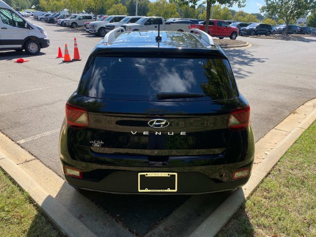 Used 2024 Hyundai Venue SEL FWD image 30