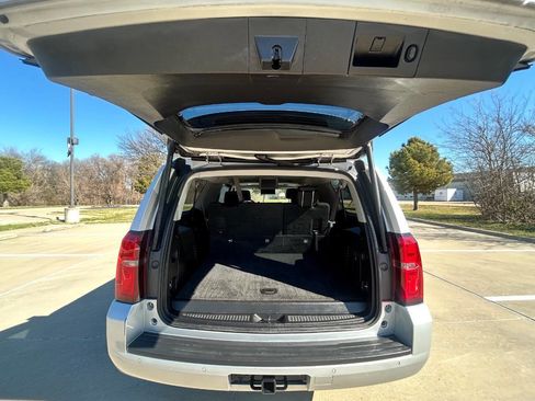Used 2017 Chevrolet Suburban LT image 9