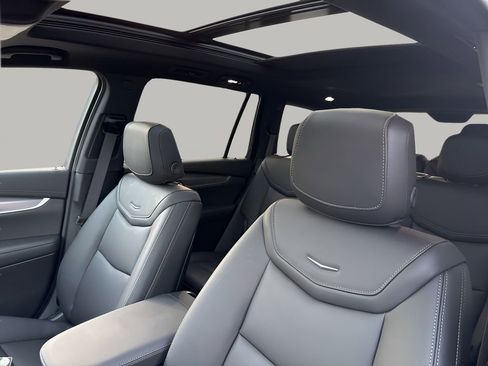 New 2025 Cadillac XT6 Luxury image 31